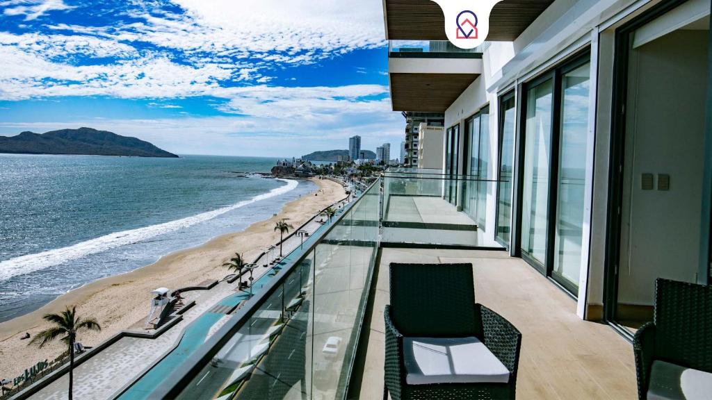 Apartment on the Malecon 2 BR Ocean View, Mazatlán