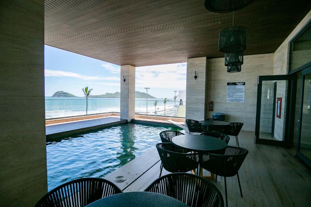 Apartment on the Malecon 2 BR Ocean View - 4