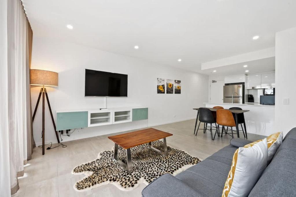 Modern 2Beds 2Baths APT at Sherwood with PAKING, Brisbane