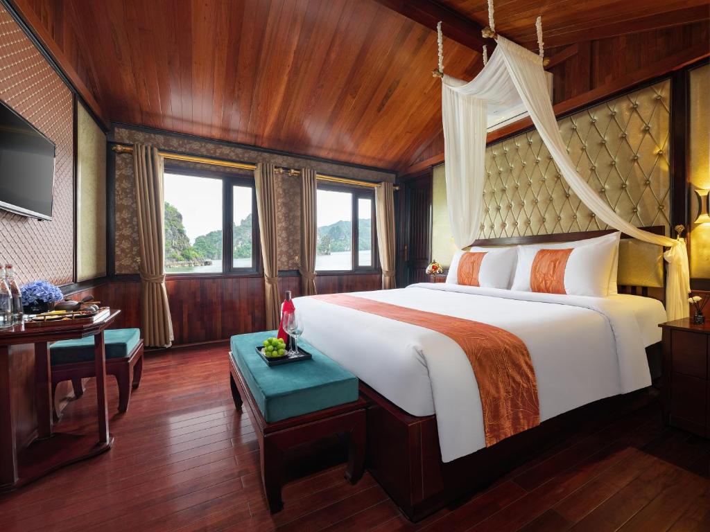 Hera Classic Boutique Cruise