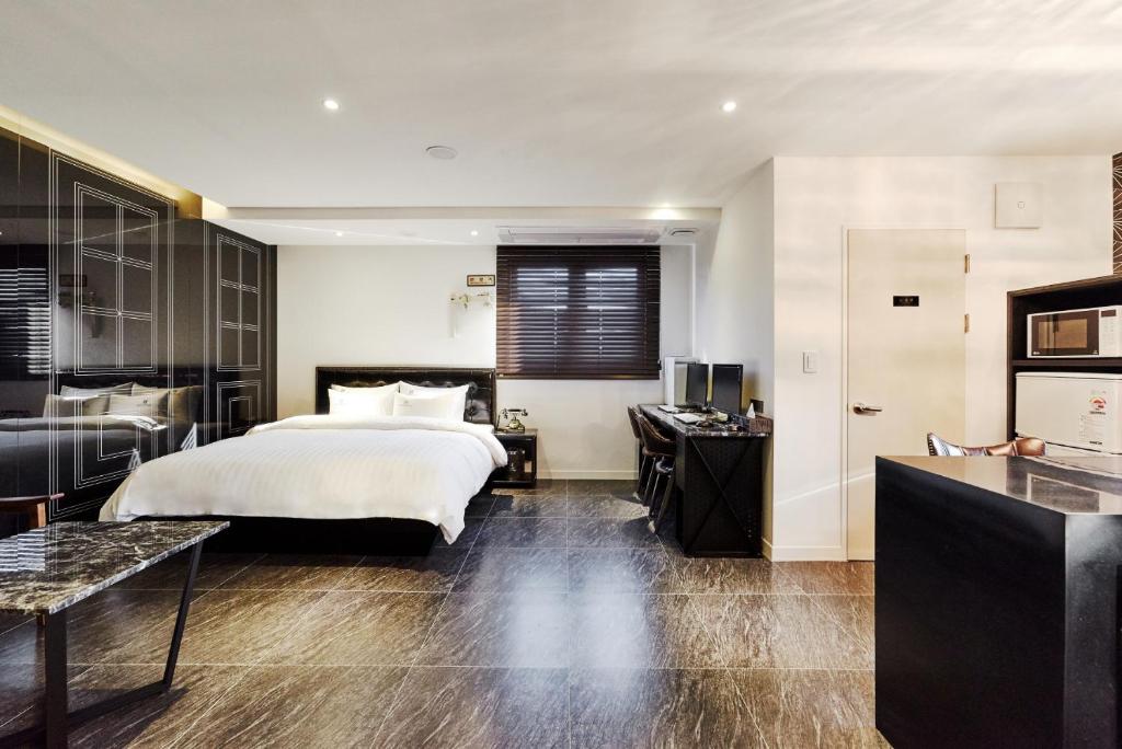 2. 호텔 더 클래스..