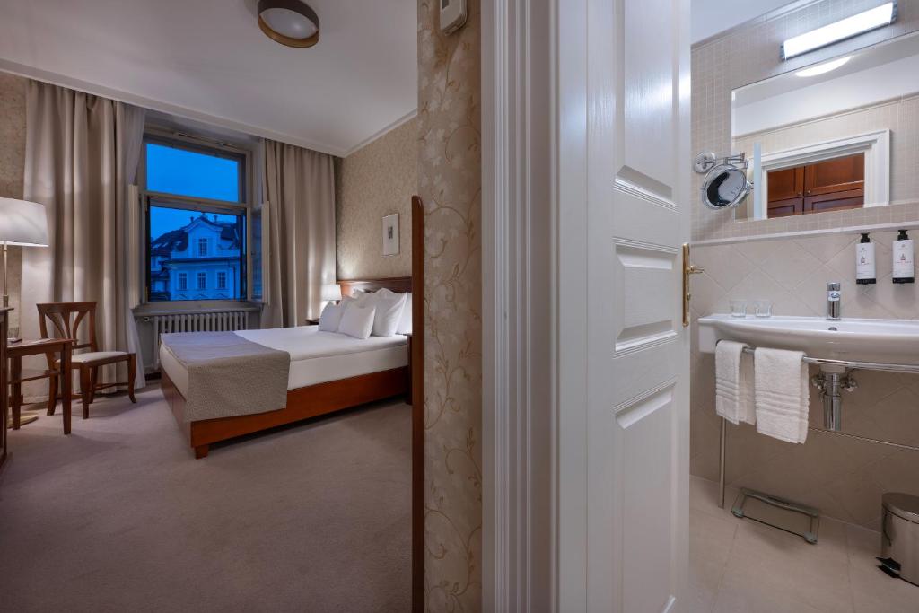 Hotel Rott — Hotel rooms in Prague, Prague