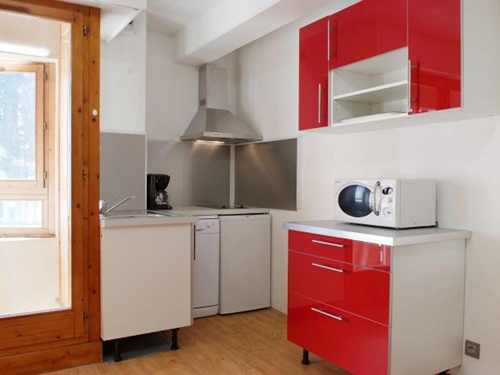 Studio confortable avec balcon, Wi-Fi et parking à Brides-les-Bains pour 4 pers - 2