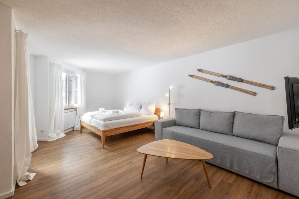 2302 Charmante 2,5-Zimmer-Wohnung mit Suedbalkon und stilvoller Einrichtung - 5