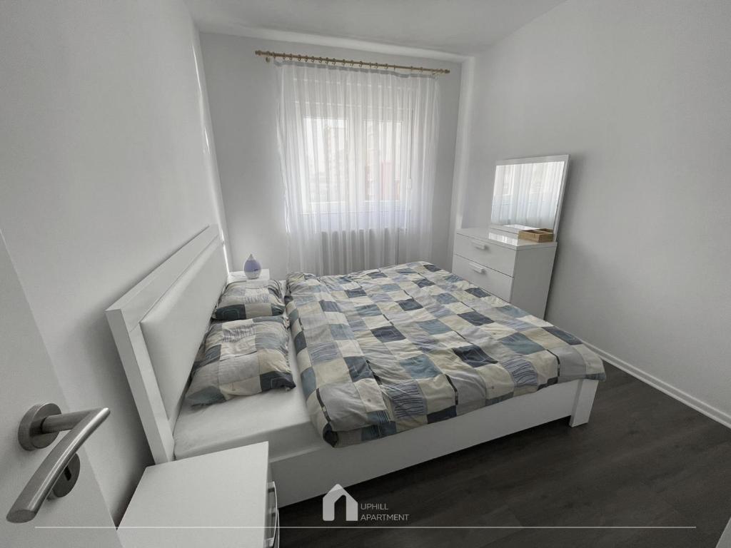 Uphill Apartment, Priština