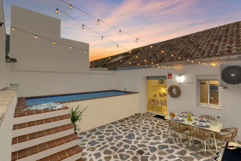 Private House PRIVATE POOL Private Andalusian Courtyard BBQ Near Historic Center, Córdoba