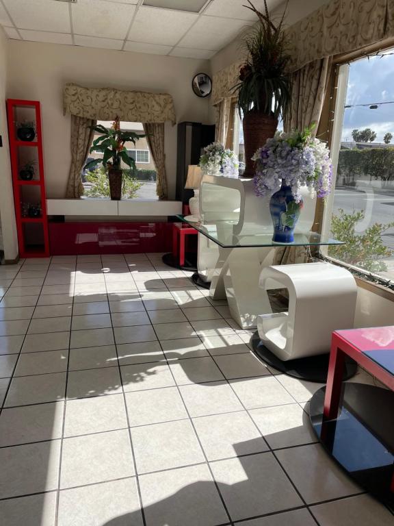 Lobby, Grand Inn in Fullerton (CA)