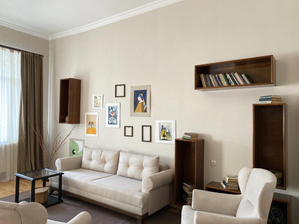 The Gallery Apartment, Achalciche