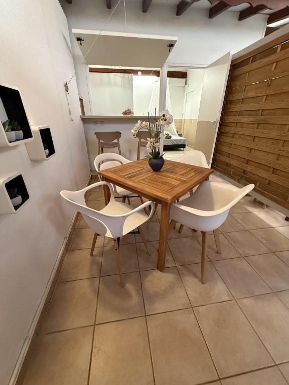 Studio 104 - Centre ville et plage de Sainte-Anne, Sainte-Anne