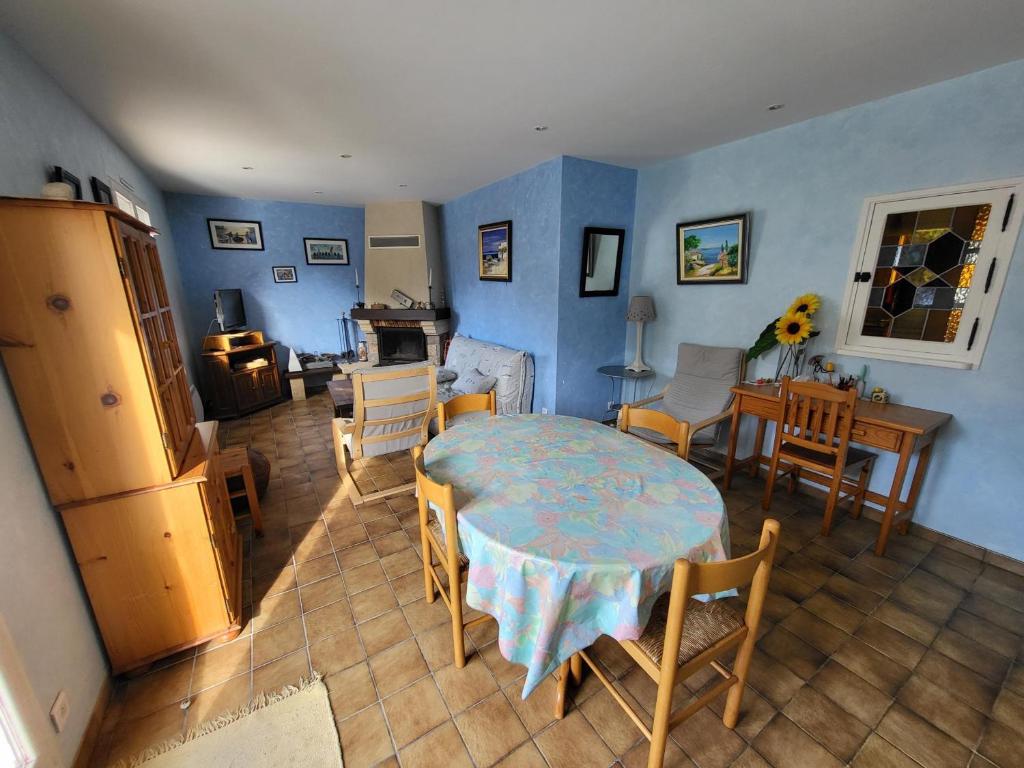 AGREABLE MAISON 2 CHAMBRES AVEC PISICINE ET STATIONNEMENT DANS UN QUARTIER CALME - FR-1-92-947 - 3