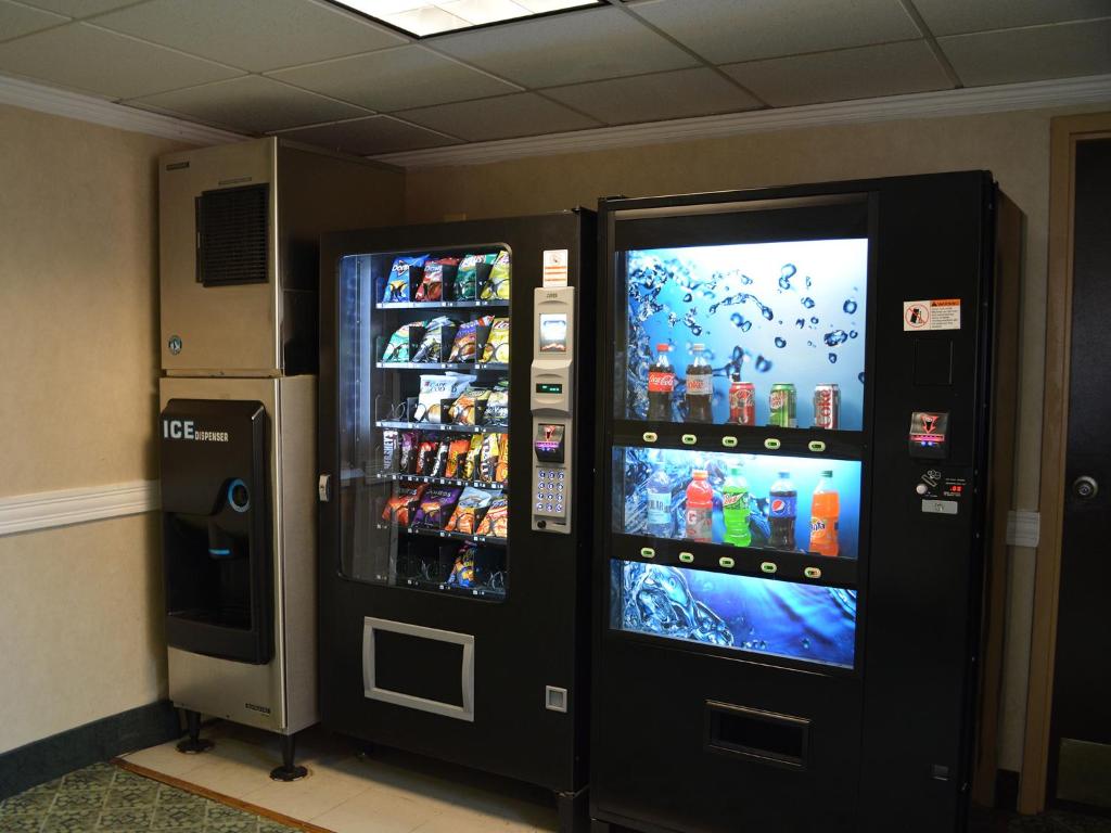 Baymont By Wyndham East Windsor Bradley Airport Photo 16