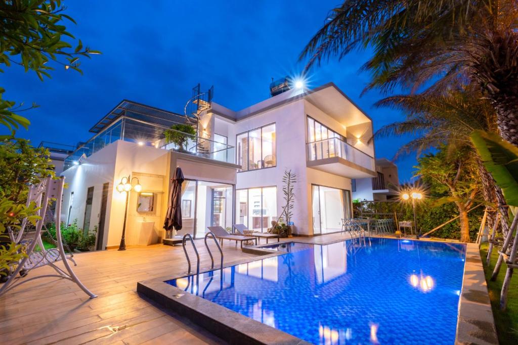 VILLA ARIA RESORT, THE SEA BY 10m,Bien va ho boi rieng