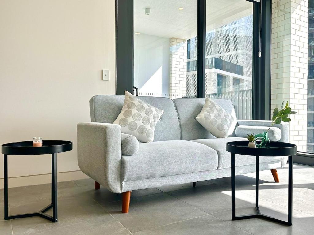 Spacious Pool View Apt in Olympic Park, Sydney