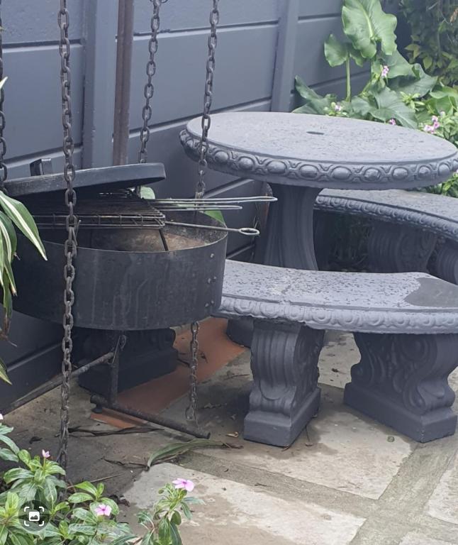 Shalom Batchelor, Strand