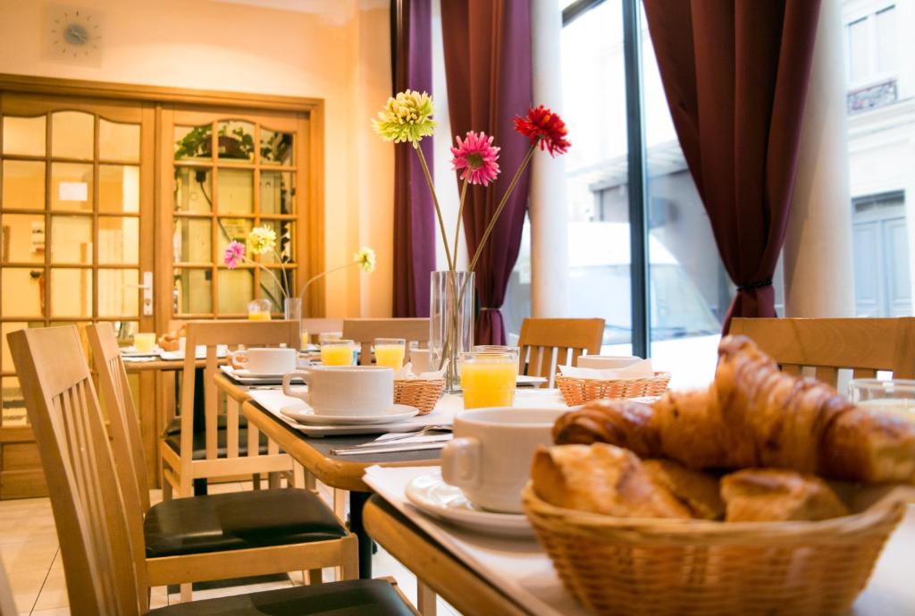 Food and beverages, Audran Hotel in Paris
