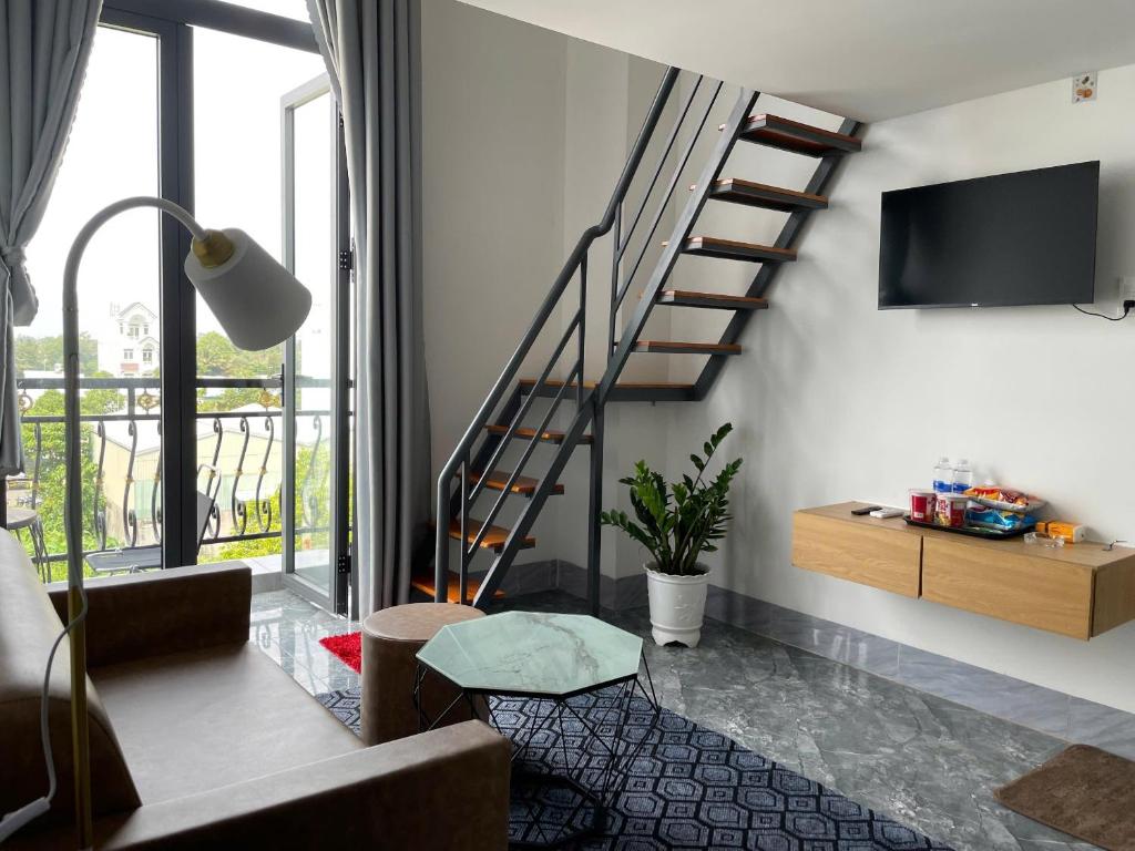 Modern Studio w Balcony and Kitchen