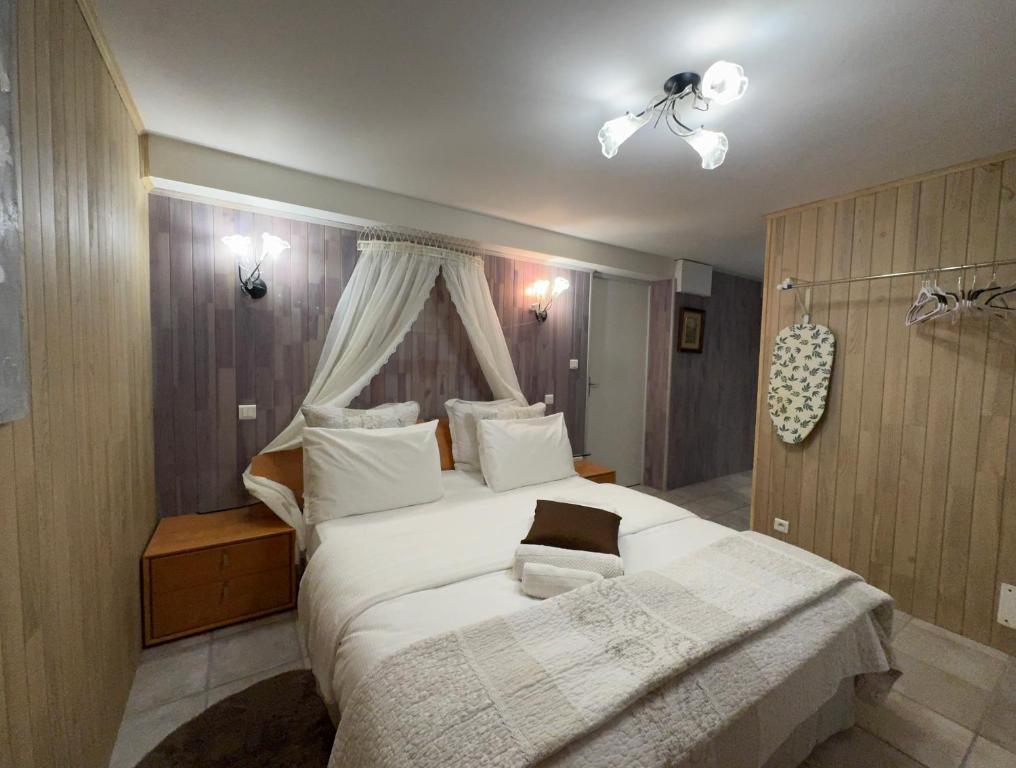 Chambres d'hôtes salles de bain intégrée et entrée privée , parking gratuit, Sarlat-la-Canéda