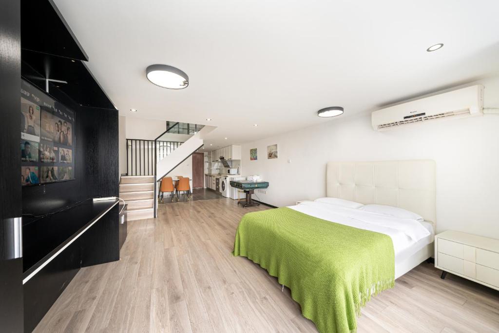 Shanghai Hills & Lotus Home Base near NECC & Hongqiao railway station suitable for Family&Business, Shanghai