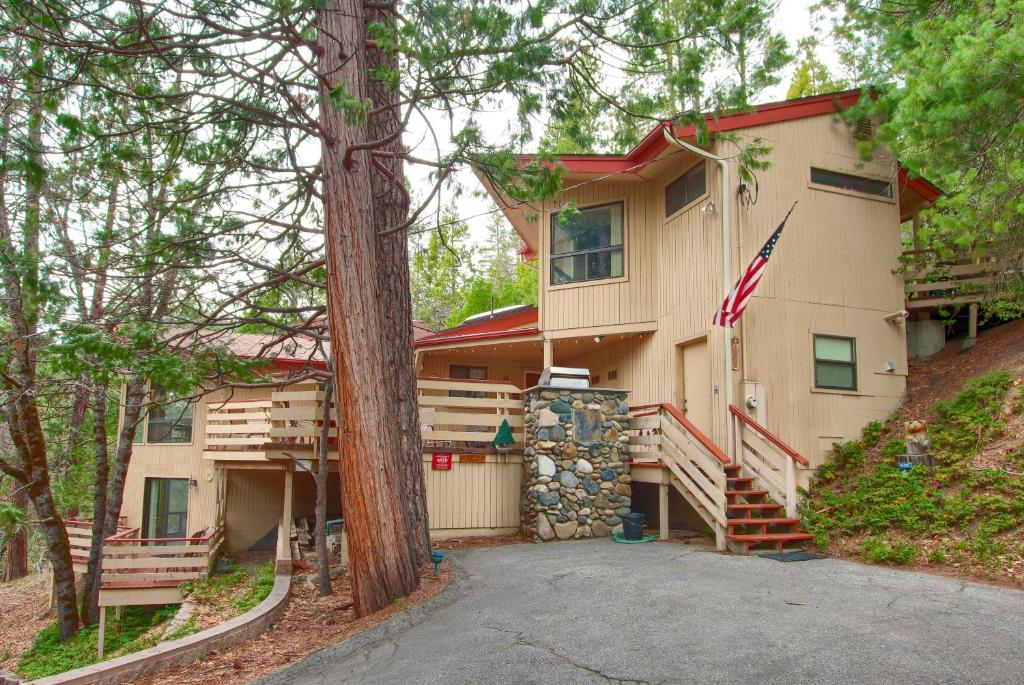 Pohono Pines, Wawona