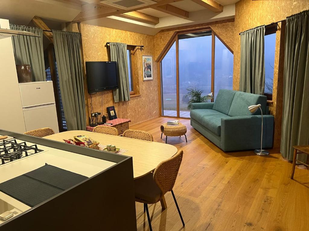 Lojzov toplar Modern haystack, Velike Lašče