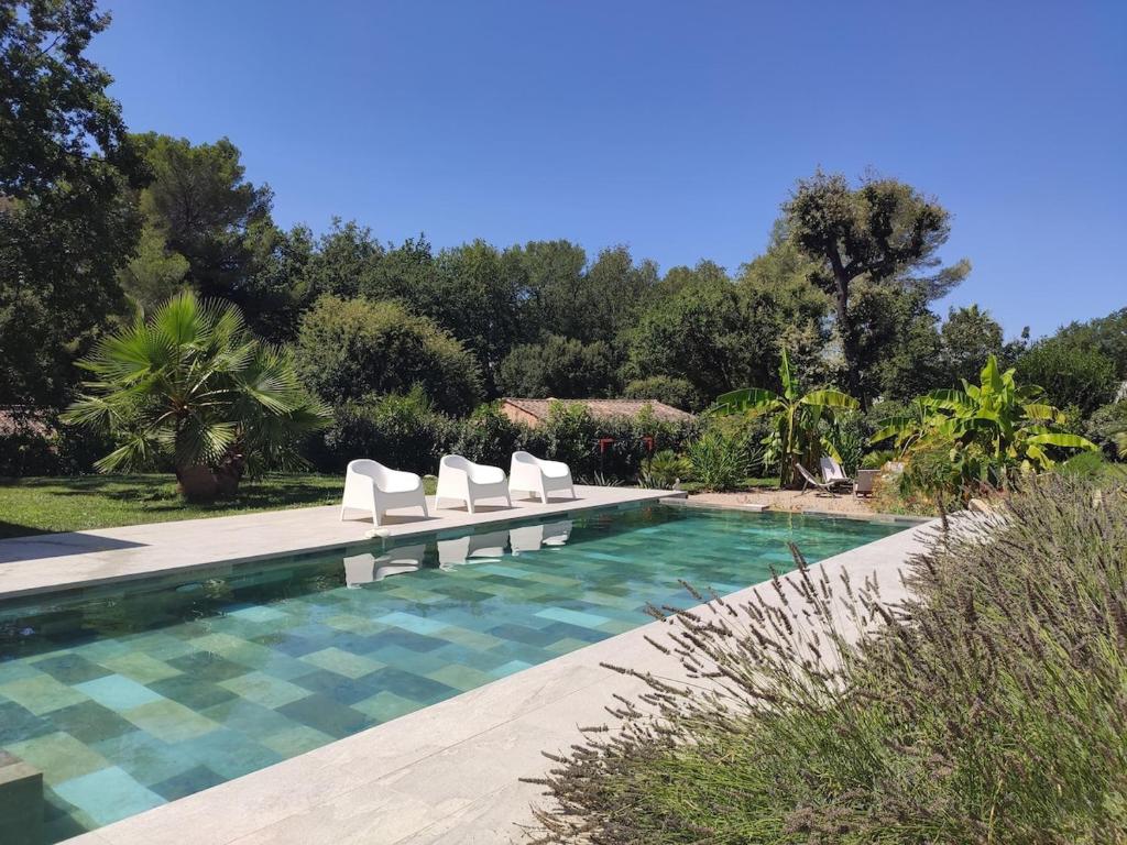 Villa avec piscine au milieu des bois - 3