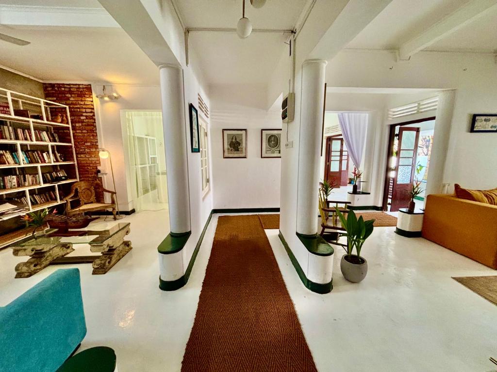 Captain's Lounge- By Prince of Galle, Galle