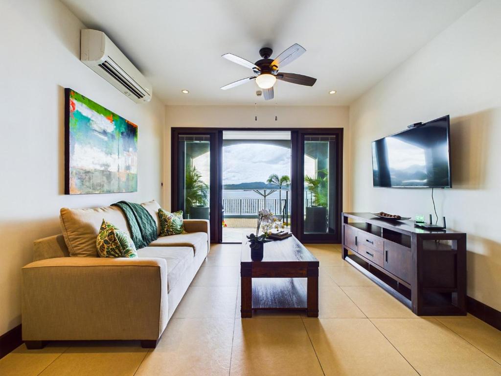 360 Splendor 302-Ocean View Condo-Breakfast, Playa Flamingo