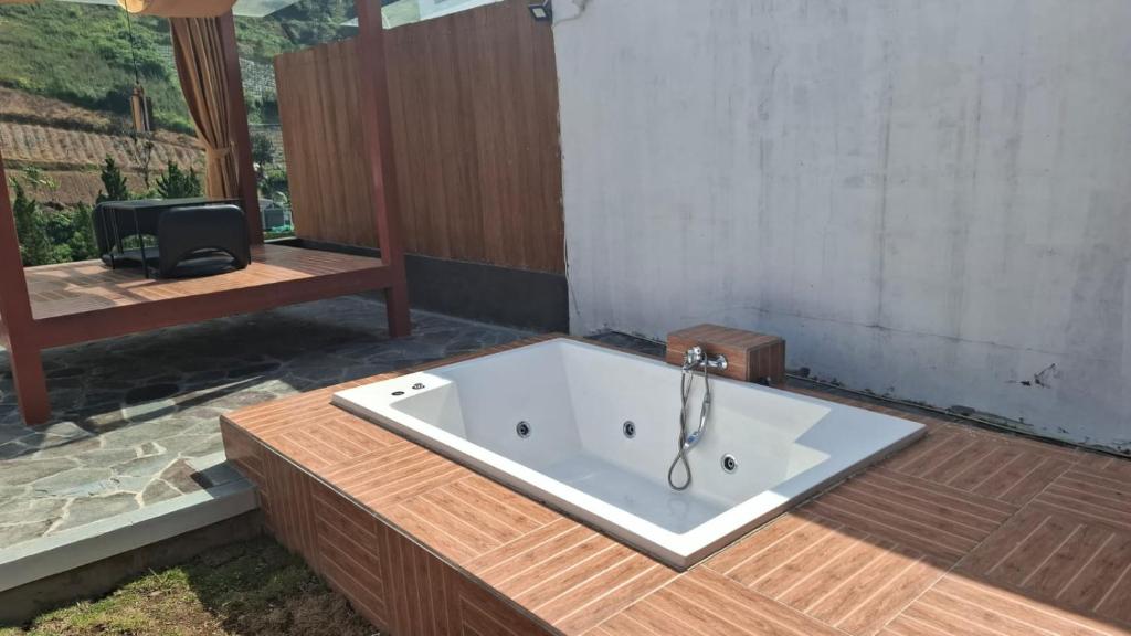 Heavenly 1 &#8211; Private Triangle