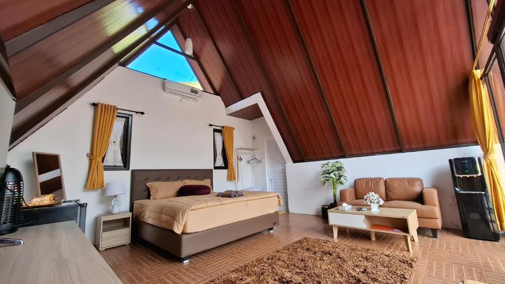 Heavenly 1 &#8211; Private Triangle