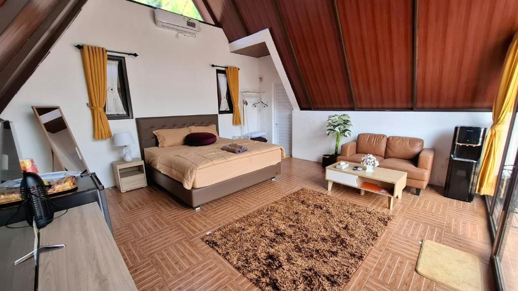 Heavenly 1 &#8211; Private Triangle