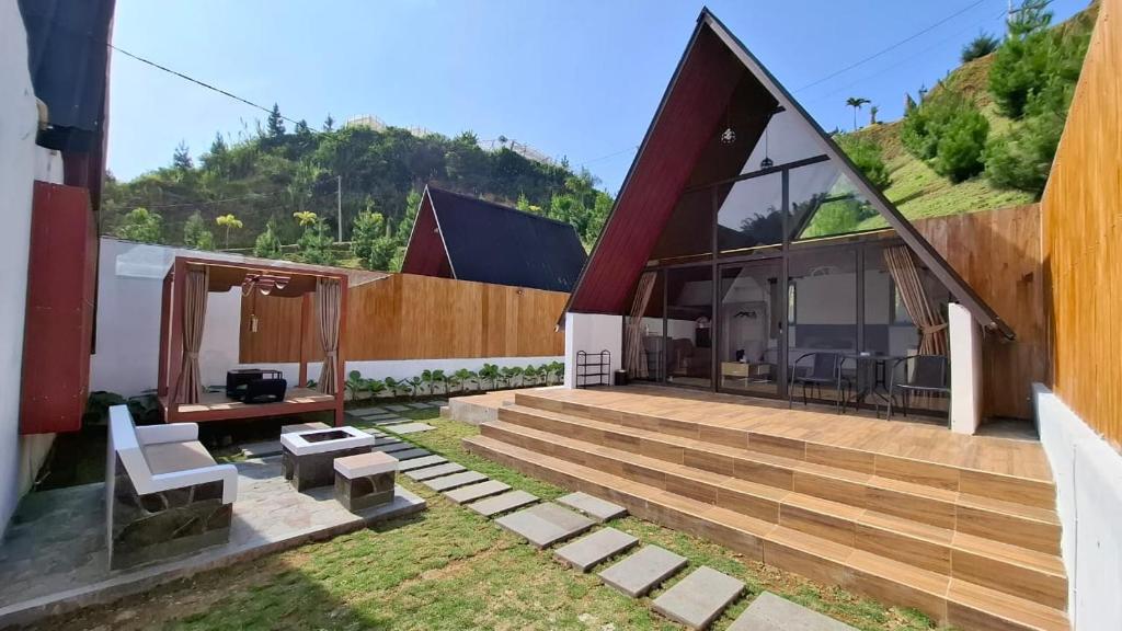 Heavenly 2 &#8211; Private Triangle