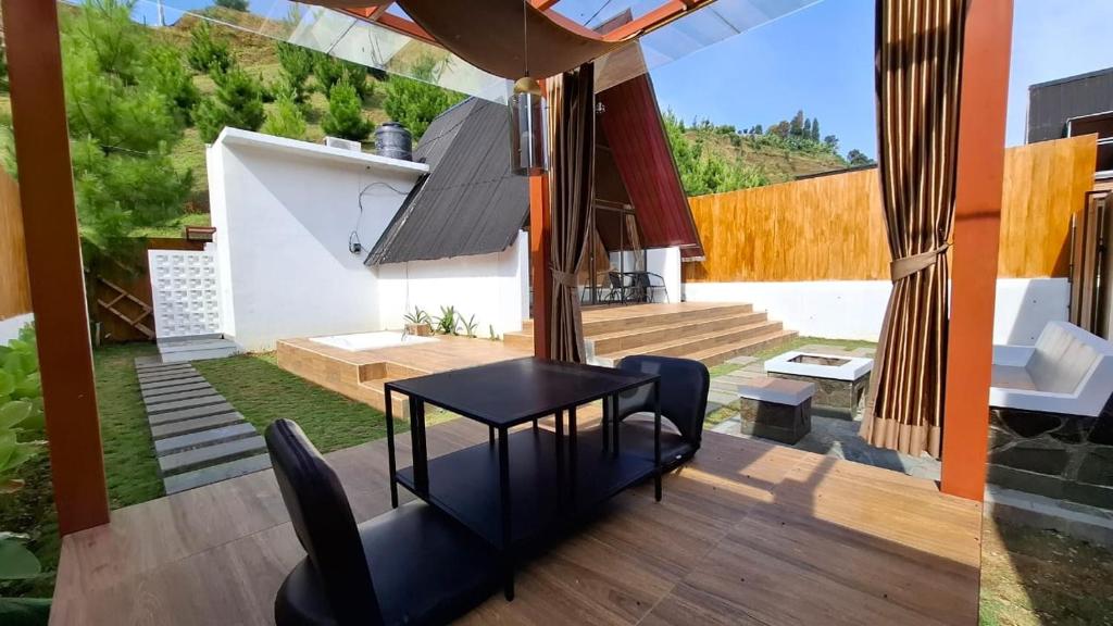 Heavenly 2 &#8211; Private Triangle