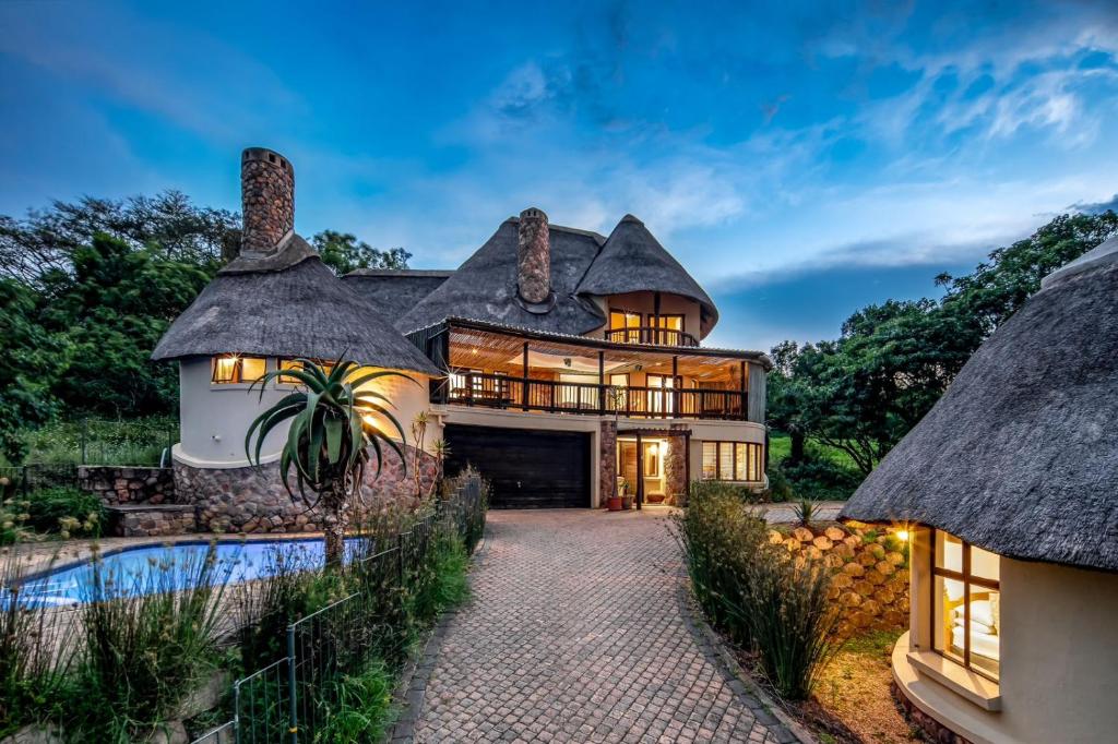 uMfula Lodge in a secure Private SAFARI Park, Bothaʼs Hill