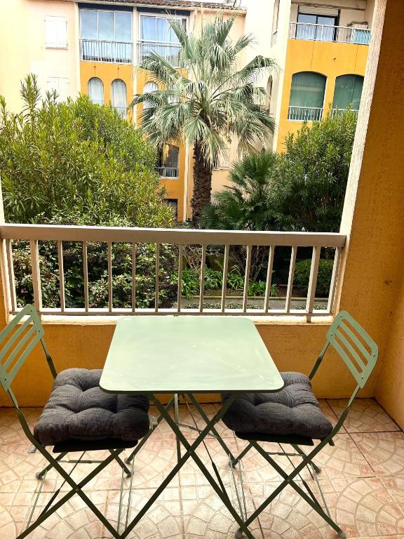 Studio cosy rénové climatisé avec piscine proche de toutes commodités - 3