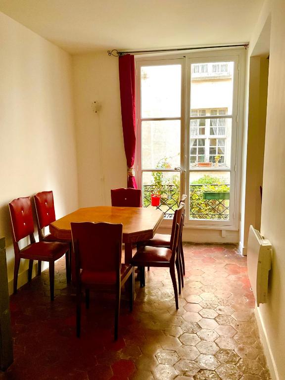 Bel appartement ancien sur cour verdoyante - 3