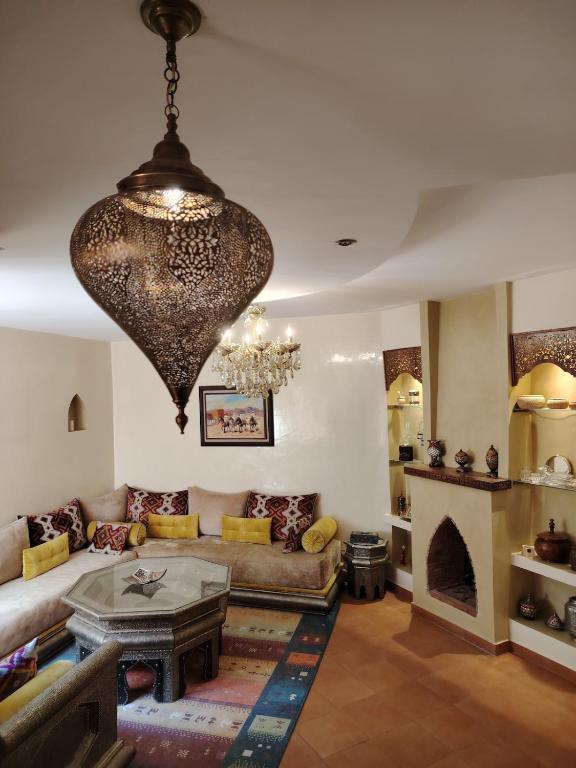 Authentic Apartment Riad Style in Gueliz for Family, Marakéš