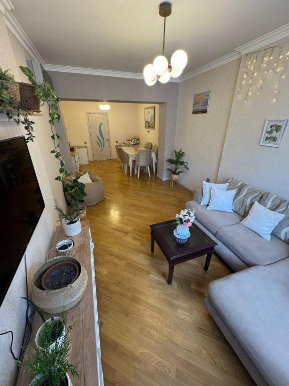 Prime Location 3-Rooms Apartment in Baku, Baku