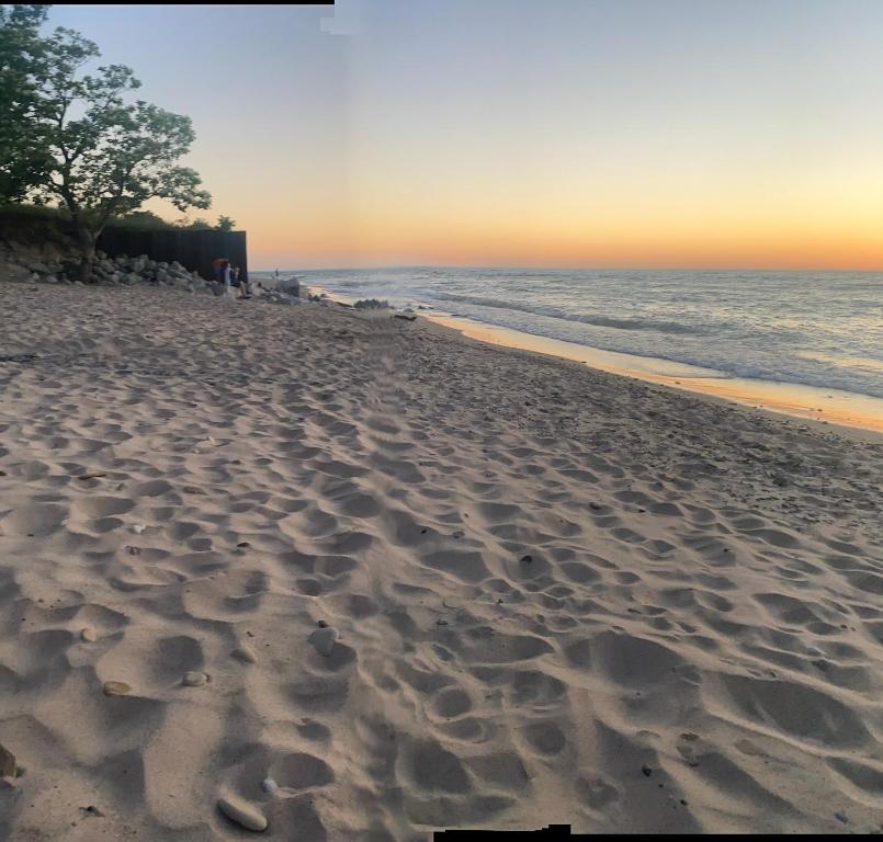 101 E Lakefront Drive, Beverly Shores