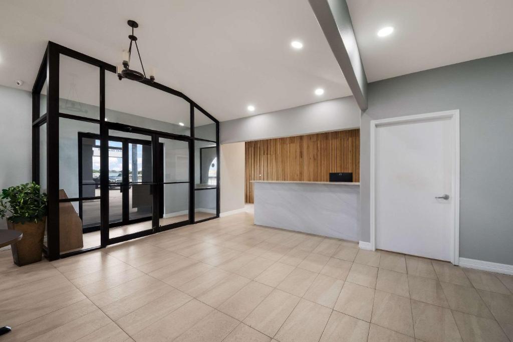 Windwater Inn and Suites フロント・ロビー