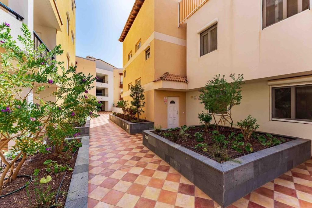 4 Bedroom Villa with Jacuzzi, heated Swimmingpool, front Ocean and view ! - 2