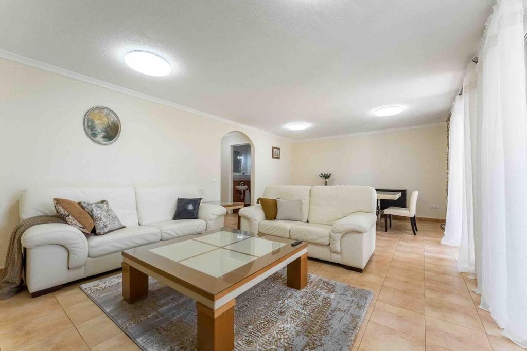 4 Bedroom Villa with Jacuzzi, heated Swimmingpool, front Ocean and view ! - 4