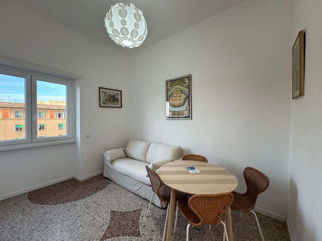 Stylish & Trendy Hub in Rome - 2