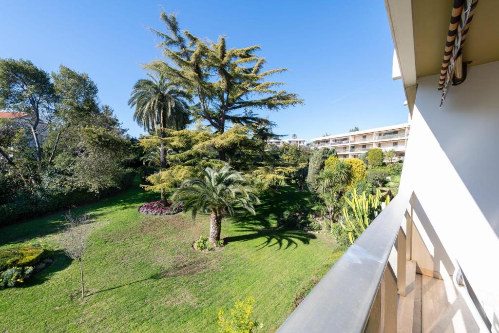 Spacious 2-Br Apartment in a Residence with Pool - 5