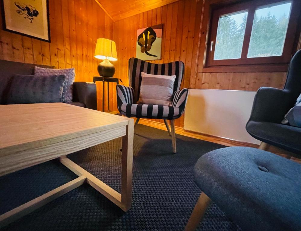 Ferienhäuser in Postmünster am See, mit eigenem Garten, mit Vierbeiner!, Postmünster