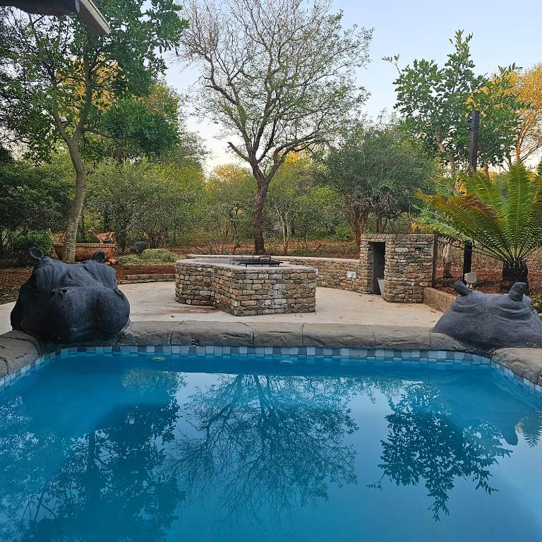 Eye of Kruger - Spacious holiday home with splash pool and boma, Marloth Park