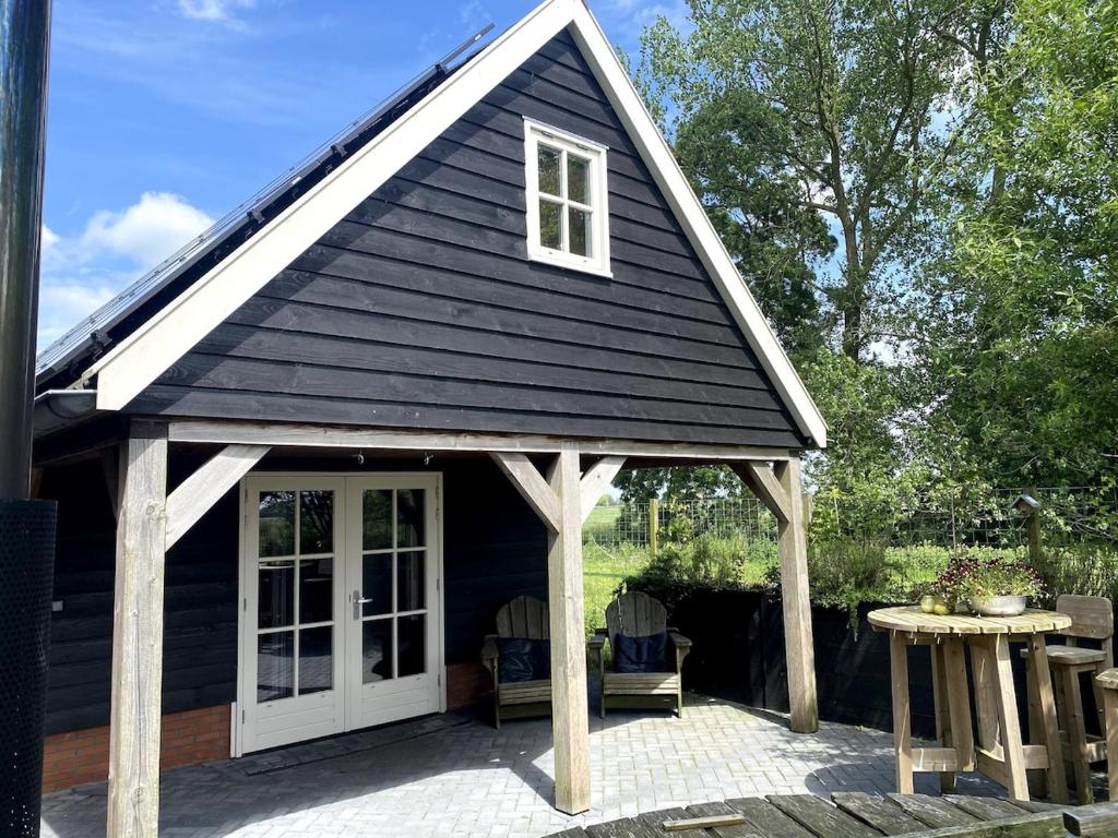 IT ÚT FAN HÚSKE - met hottub in hartje Friesland, Goënga