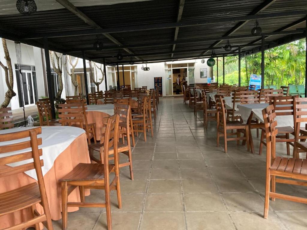 グランドレイズ リージェンシー ホテル (Grindlays Regency Hotel)