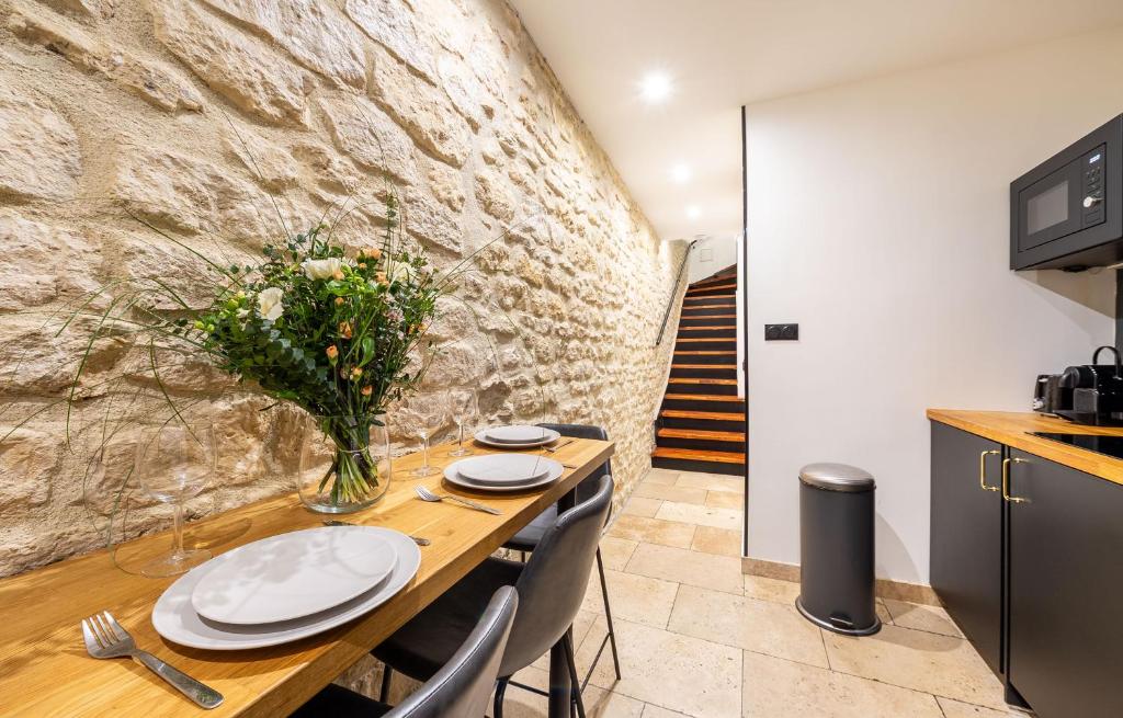 AC & Duplex Close to Eiffel Tower - 20 min Away - 3