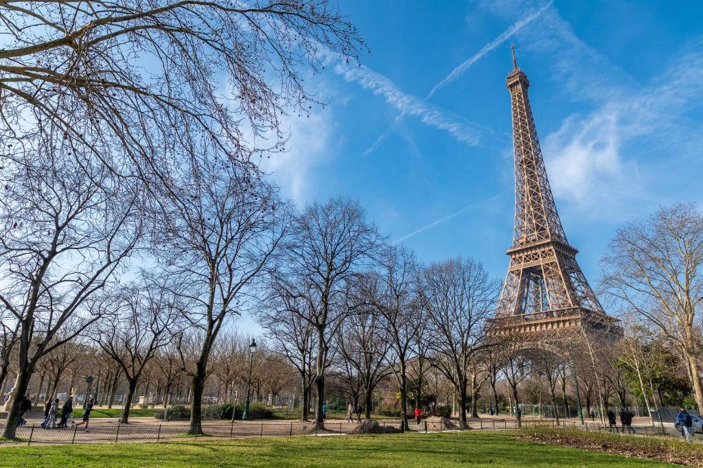 AC & Duplex Close to Eiffel Tower - 20 min Away - 2