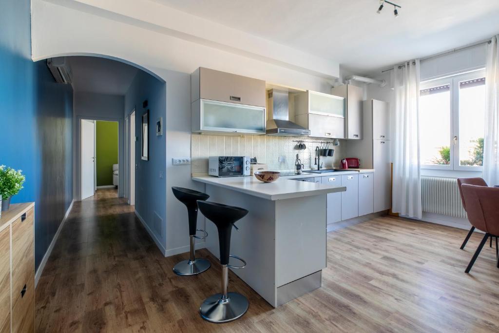 Cozy Apt - Close to City Center and Train Station - 5